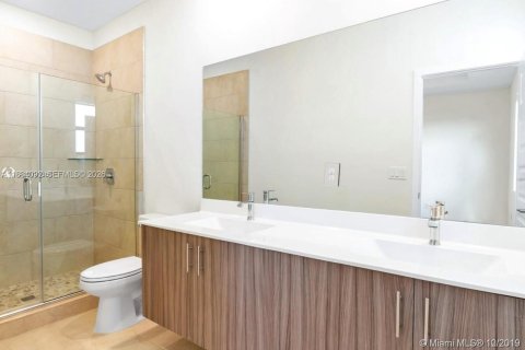 Adosado en venta en Miami Lakes, Florida, 3 dormitorios, 157.19 m2 № 2181811 - foto 7