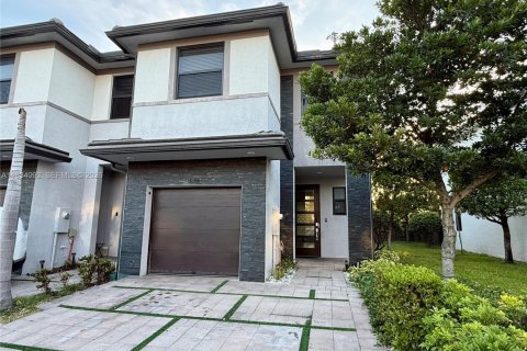 Adosado en Miami Lakes, Florida 3 dormitorios, 157.19 m2 № 2181811