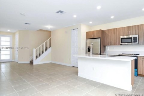 Adosado en venta en Miami Lakes, Florida, 3 dormitorios, 157.19 m2 № 2181811 - foto 3