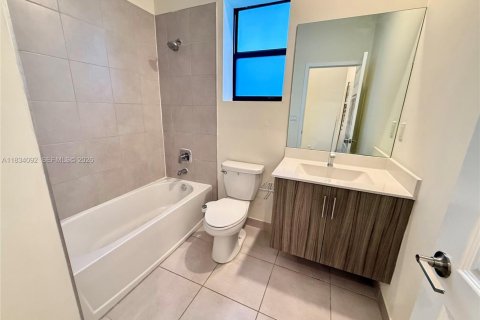 Adosado en venta en Miami Lakes, Florida, 3 dormitorios, 157.19 m2 № 2181811 - foto 12