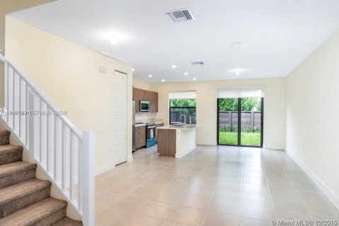 Adosado en venta en Miami Lakes, Florida, 3 dormitorios, 157.19 m2 № 2181811 - foto 2