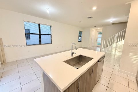 Adosado en venta en Miami Lakes, Florida, 3 dormitorios, 157.19 m2 № 2181811 - foto 4