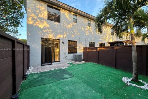 Adosado en venta en Miami Lakes, Florida, 3 dormitorios, 157.19 m2 № 2181811 - foto 13