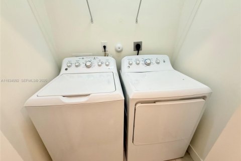 Adosado en venta en Miami Lakes, Florida, 3 dormitorios, 157.19 m2 № 2181811 - foto 25
