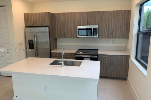 Adosado en venta en Miami Lakes, Florida, 3 dormitorios, 157.19 m2 № 2181811 - foto 5
