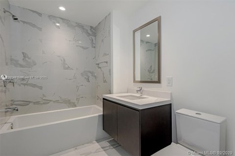 Condo in Miami, Florida, 2 bedrooms  № 1783798 - photo 17