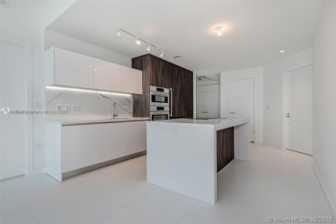 Condo in Miami, Florida, 2 bedrooms  № 1783798 - photo 2