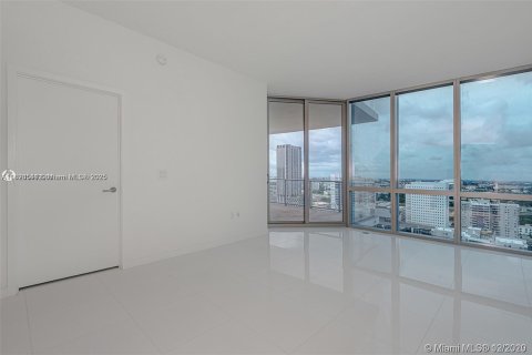 Condo in Miami, Florida, 2 bedrooms  № 1783798 - photo 9