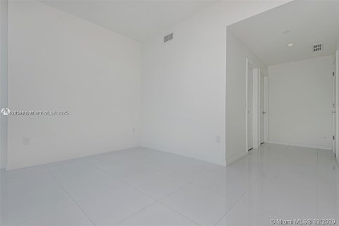 Condo in Miami, Florida, 2 bedrooms  № 1783798 - photo 8