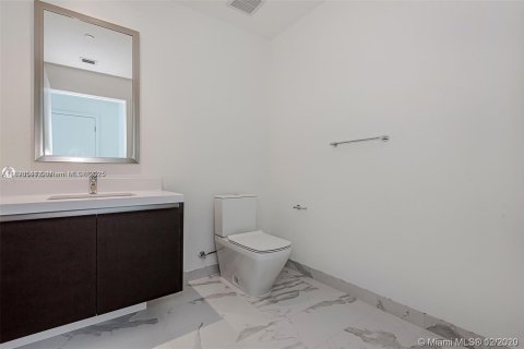 Condo in Miami, Florida, 2 bedrooms  № 1783798 - photo 15