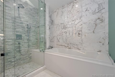Condo in Miami, Florida, 2 bedrooms  № 1783798 - photo 6