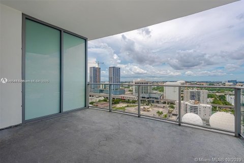 Condo in Miami, Florida, 2 bedrooms  № 1783798 - photo 13