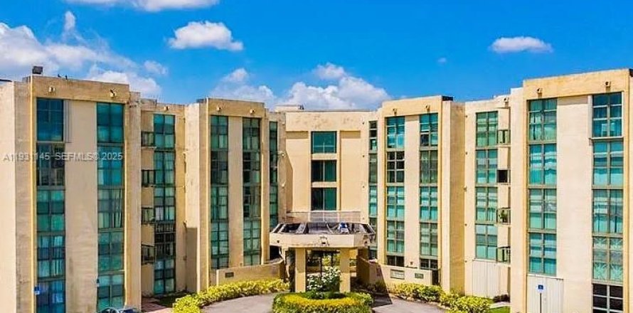 Кондоминиум с 2 спальнями в Майами, Флорида № 2034441