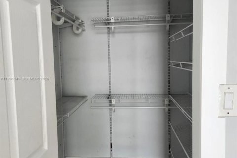 Снять в аренду кондоминиум в Майами, Флорида 2 спальни, 83.43м2, № 2034441 - фото 23