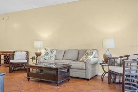 House in Winter Haven, Florida 3 bedrooms, 156.08 sq.m. № 2400451 - photo 6