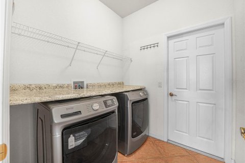 House in Winter Haven, Florida 3 bedrooms, 156.08 sq.m. № 2400451 - photo 29