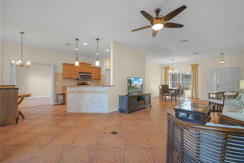 House in Winter Haven, Florida 3 bedrooms, 156.08 sq.m. № 2400451 - photo 10