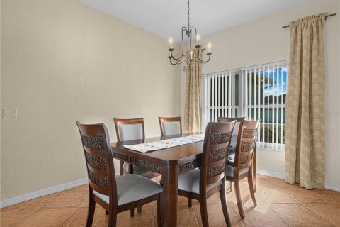 House in Winter Haven, Florida 3 bedrooms, 156.08 sq.m. № 2400451 - photo 9