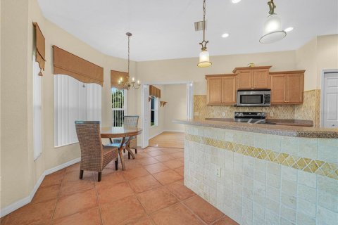 House in Winter Haven, Florida 3 bedrooms, 156.08 sq.m. № 2400451 - photo 15