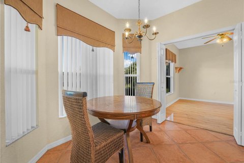 House in Winter Haven, Florida 3 bedrooms, 156.08 sq.m. № 2400451 - photo 16