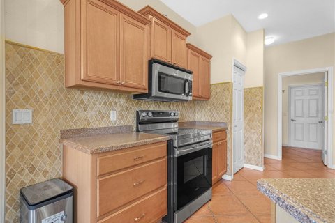 House in Winter Haven, Florida 3 bedrooms, 156.08 sq.m. № 2400451 - photo 11