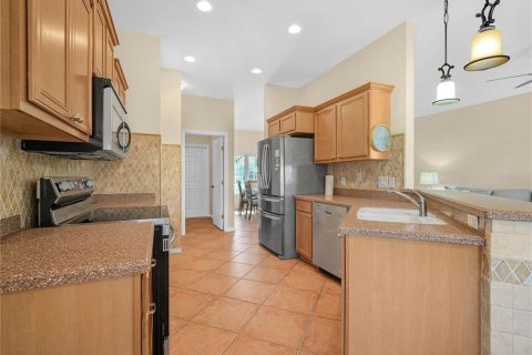 House in Winter Haven, Florida 3 bedrooms, 156.08 sq.m. № 2400451 - photo 14