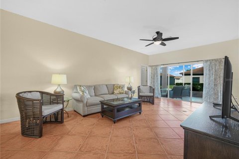 House in Winter Haven, Florida 3 bedrooms, 156.08 sq.m. № 2400451 - photo 4