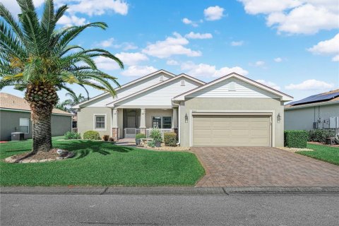 House in Winter Haven, Florida 3 bedrooms, 156.08 sq.m. № 2400451