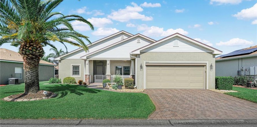 House in Winter Haven, Florida 3 bedrooms, 156.08 sq.m. № 2400451