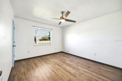 Villa ou maison à vendre à Port Charlotte, Floride: 2 chambres, 94.2 m2 № 2149138 - photo 12