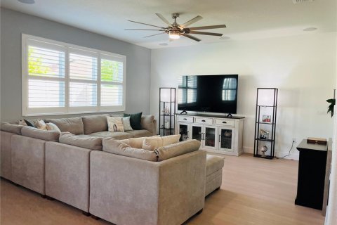House in Winter Garden, Florida 5 bedrooms, 352.38 sq.m. № 2408468 - photo 6