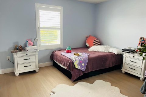 House in Winter Garden, Florida 5 bedrooms, 352.38 sq.m. № 2408468 - photo 21