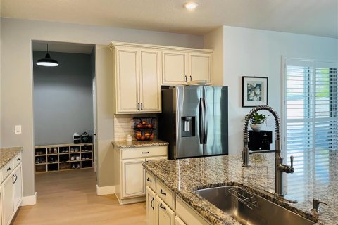 House in Winter Garden, Florida 5 bedrooms, 352.38 sq.m. № 2408468 - photo 8