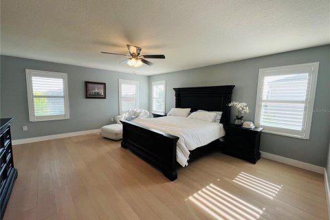 House in Winter Garden, Florida 5 bedrooms, 352.38 sq.m. № 2408468 - photo 16