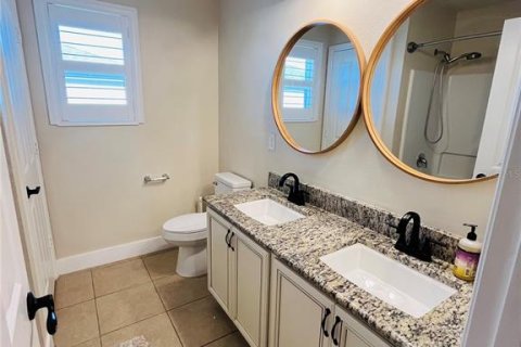 House in Winter Garden, Florida 5 bedrooms, 352.38 sq.m. № 2408468 - photo 24