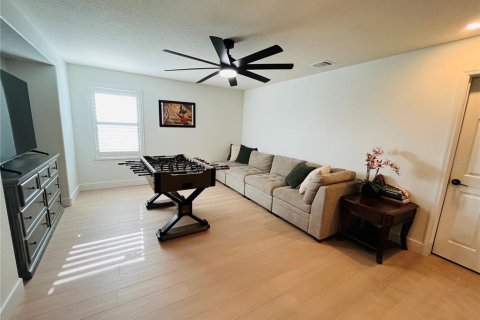 House in Winter Garden, Florida 5 bedrooms, 352.38 sq.m. № 2408468 - photo 15