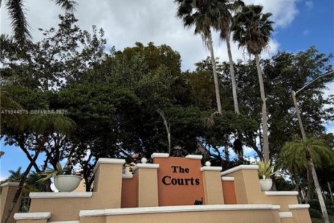 Copropriété à vendre à Doral, Floride: 2 chambres, 121.52 m2 № 2001188 - photo 2