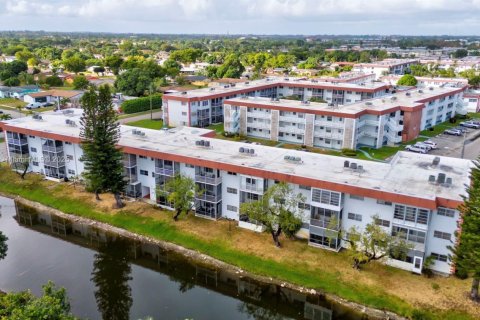 Купить кондоминиум в Лодерхилл, Флорида 2 спальни, 88.26м2, № 1967328 - фото 14
