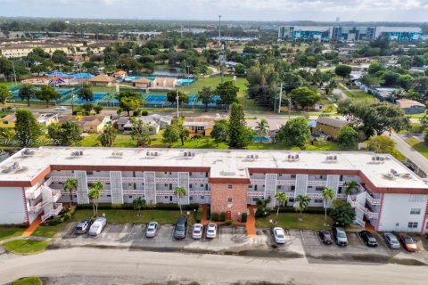 Купить кондоминиум в Лодерхилл, Флорида 2 спальни, 88.26м2, № 1967328 - фото 17