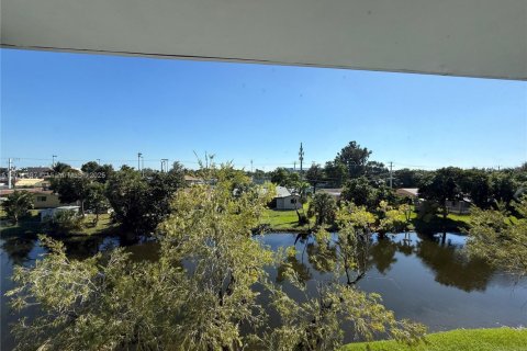 Купить кондоминиум в Лодерхилл, Флорида 2 спальни, 88.26м2, № 1967328 - фото 12