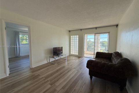 Купить кондоминиум в Лодерхилл, Флорида 2 спальни, 88.26м2, № 1967328 - фото 3