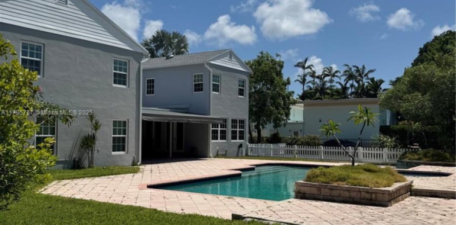 Villa ou maison à Miami Shores, Floride 5 chambres, 539.95 m2 № 1875371
