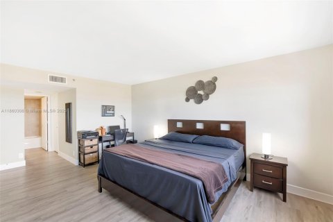 Condo in Fort Lauderdale, Florida, 2 bedrooms  № 1893477 - photo 18