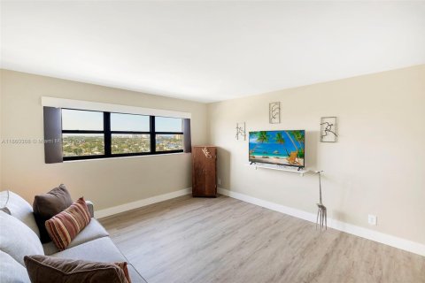 Condo in Fort Lauderdale, Florida, 2 bedrooms  № 1893477 - photo 24
