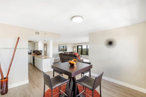 Condo in Fort Lauderdale, Florida, 2 bedrooms  № 1893477 - photo 13
