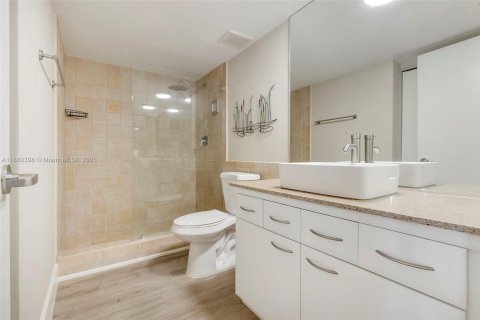 Condo in Fort Lauderdale, Florida, 2 bedrooms  № 1893477 - photo 25