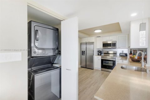 Condo in Fort Lauderdale, Florida, 2 bedrooms  № 1893477 - photo 8