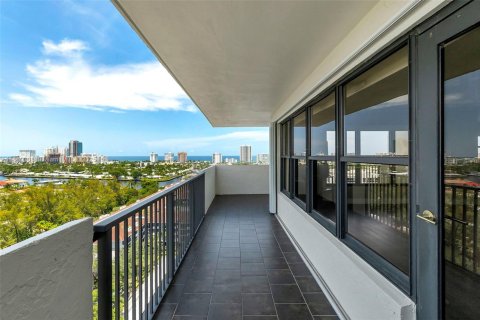 Condo in Fort Lauderdale, Florida, 2 bedrooms  № 1893477 - photo 30