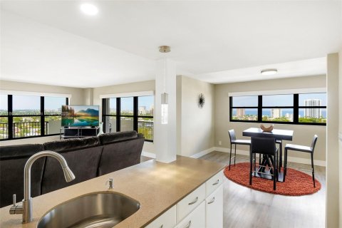 Condo in Fort Lauderdale, Florida, 2 bedrooms  № 1893477 - photo 7