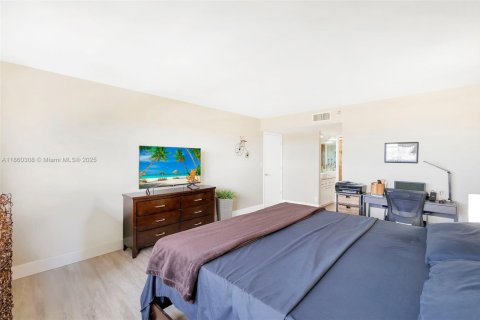 Condo in Fort Lauderdale, Florida, 2 bedrooms  № 1893477 - photo 19
